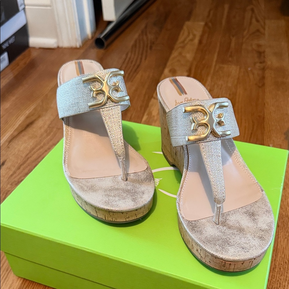 Sam Edelman Yardlie Metallic Beige Cork Wedge Thong Sandals with Gold Logo